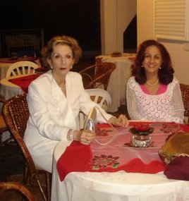 Na residência da Meireluce Fernandes, presidente do Sindicato dos Escritores.